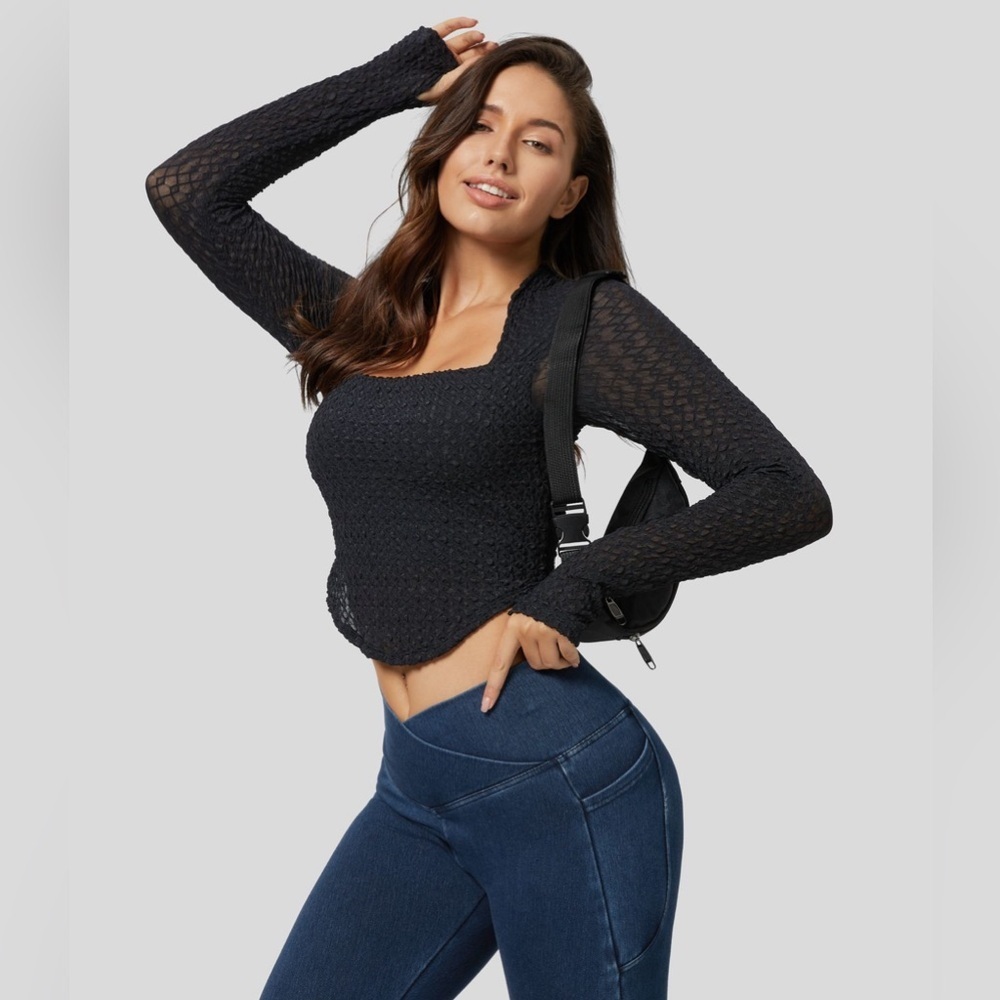 HALARA Black Long-Sleeve Textured Crop Top